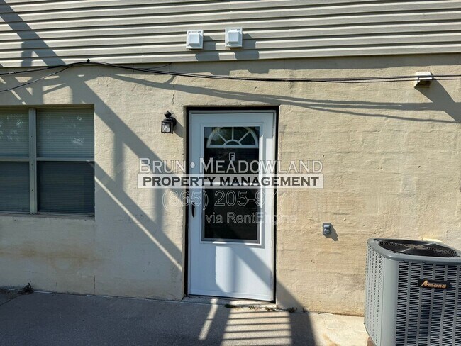 Foto del edificio - 1921 Meadowland Ln