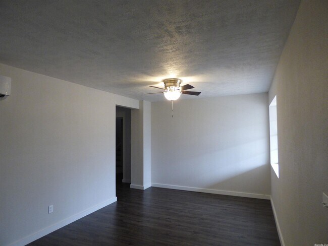 Foto del edificio - 6 Powhatan Dr