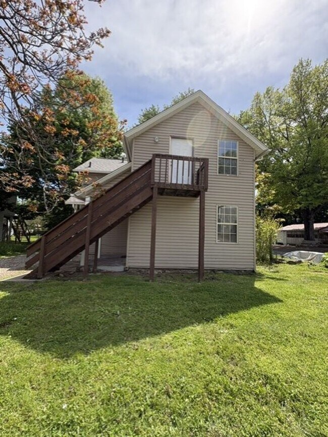 Building Photo - 653 Sherman St