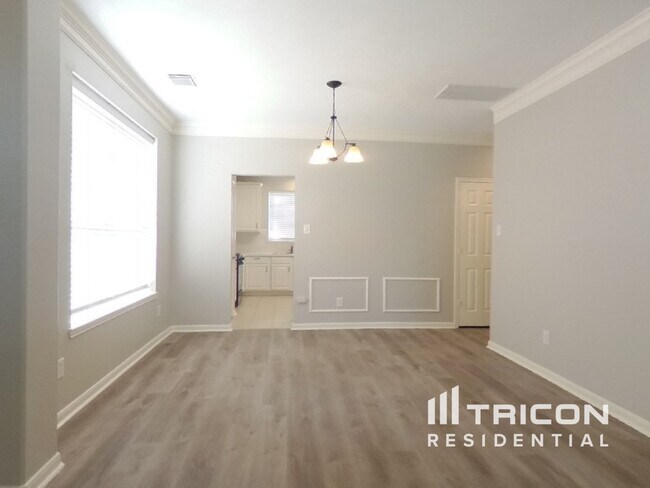 Foto del edificio - 9003 Cypress Square Dr