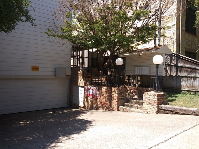 Building Photo - 4339 Buena Vista St