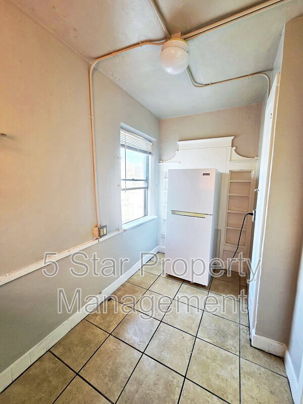 Building Photo - 1114 El Paso St