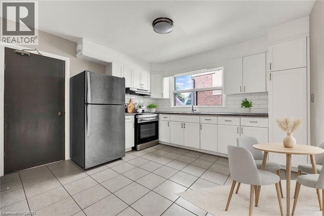 Photo du bâtiment - 102 Sydney St N