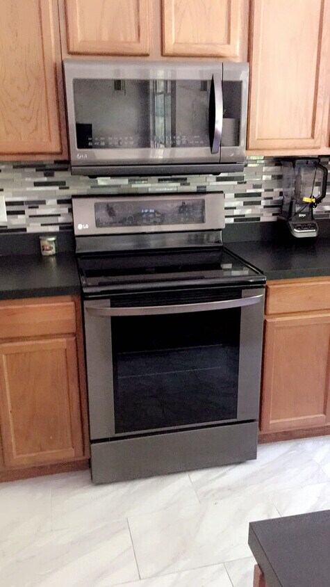 Kitchen - 907 Eastfield Ln