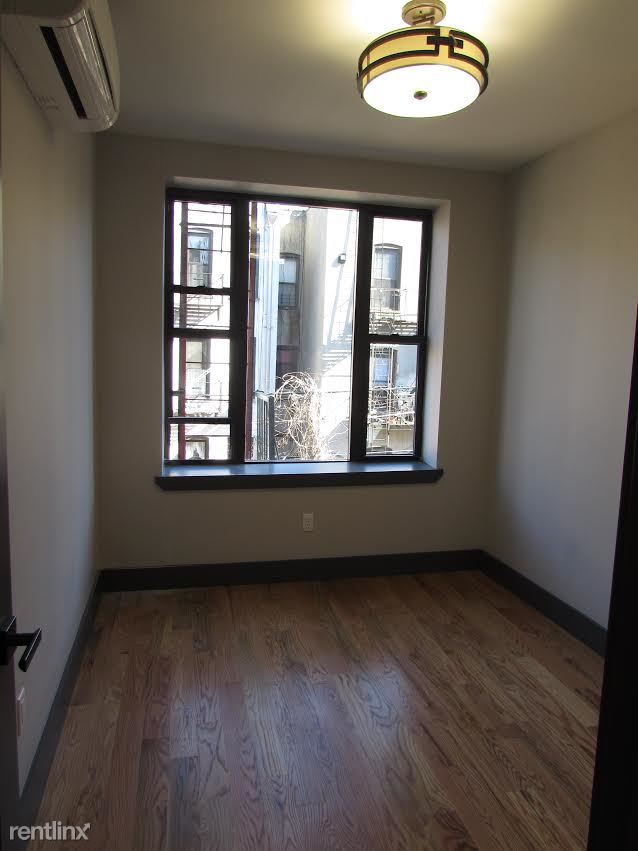 Building Photo - Room for Rent, 2 bath  - 1708 Gates Ave