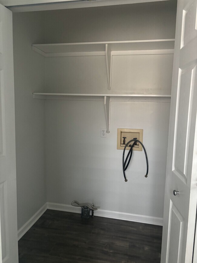 Building Photo - 5435 Country Club Ln