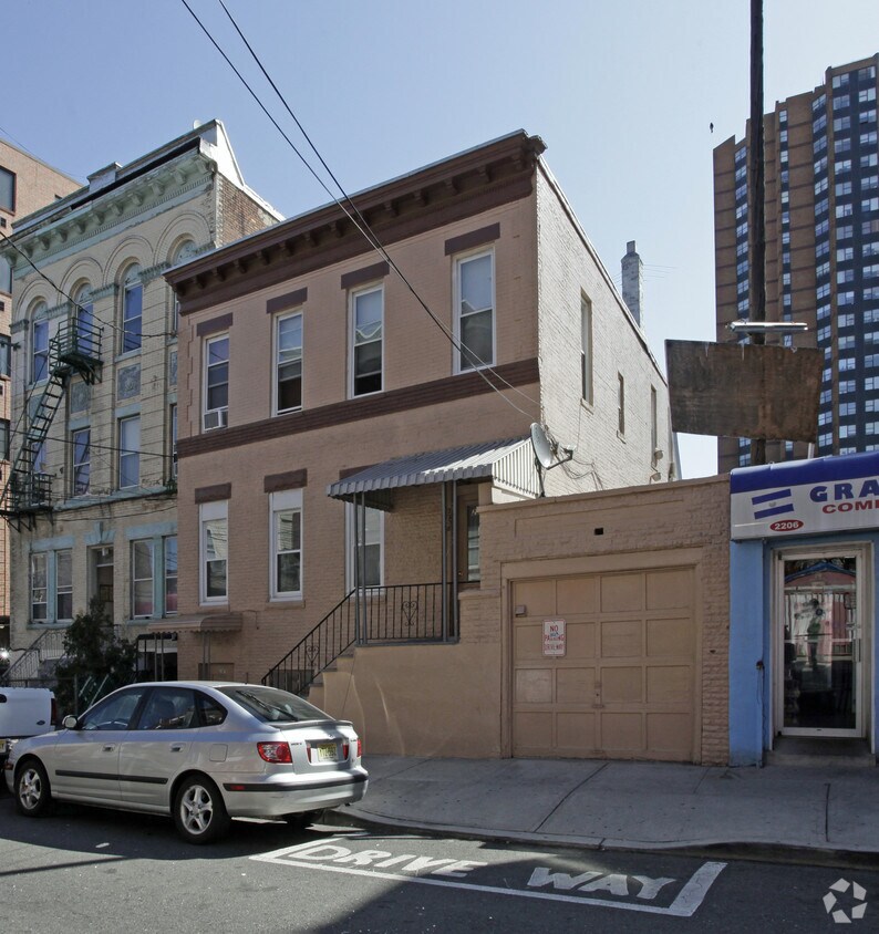 Primary Photo - 2208 Central Ave