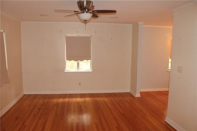Building Photo - 3828 Hillcrest Ln
