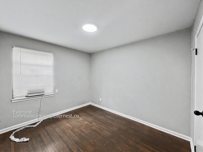 Building Photo - 4624 Sunnybrook St