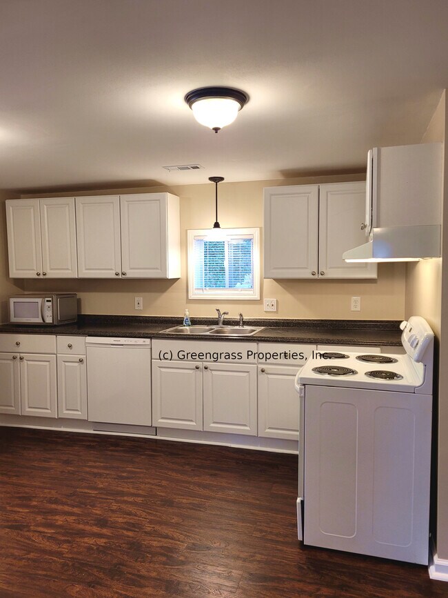 Cocina, Microondas, Lavavajillas, Estufa - 205 S 6th St