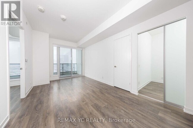 Photo du bâtiment - 898 Portage Pkwy