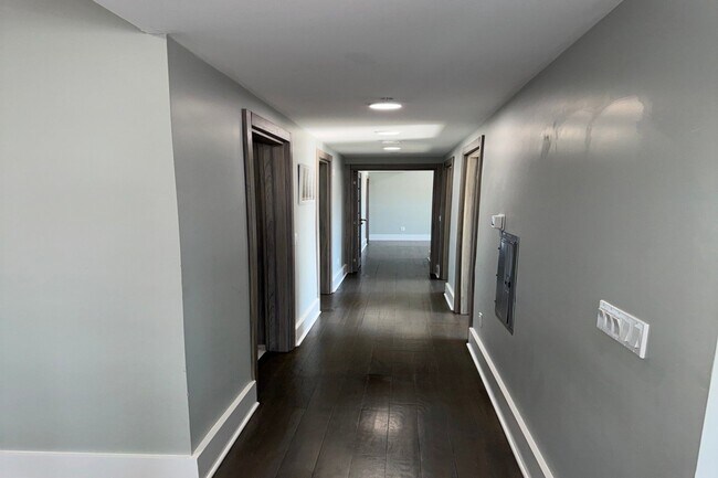 Foto del edificio - 76 Corbin Ave