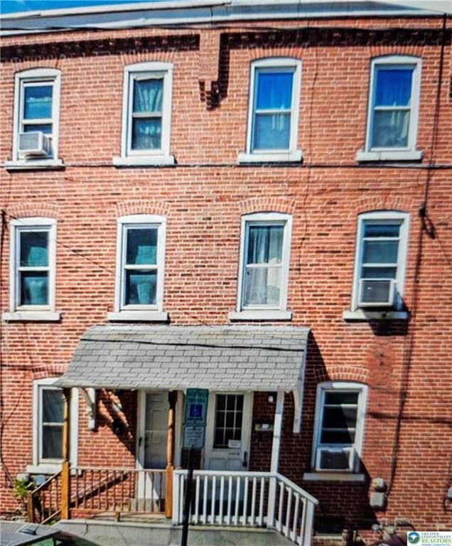 Building Photo - 734 N Meadow St