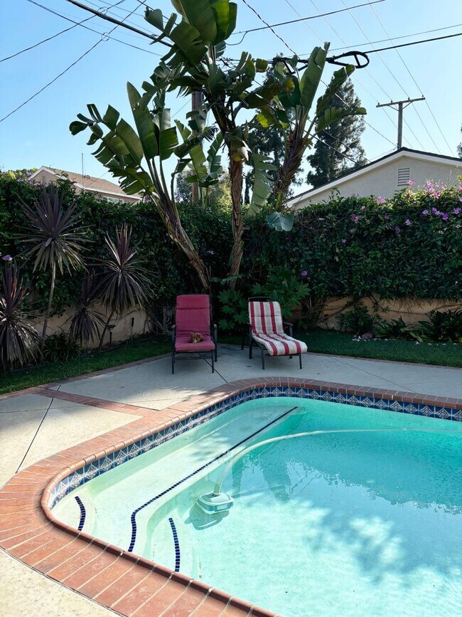 Building Photo - Charming Burbank home with Pool