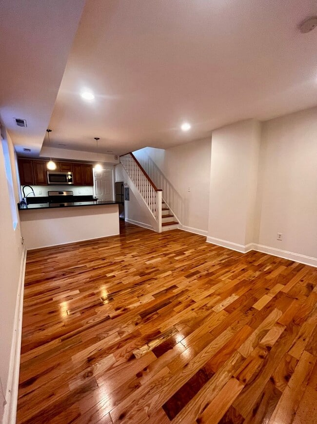 Beautiful newly renovated 2-bedroom 2 bath... - Beautiful newly renovated 2-bedroom 2 bath... Apartment