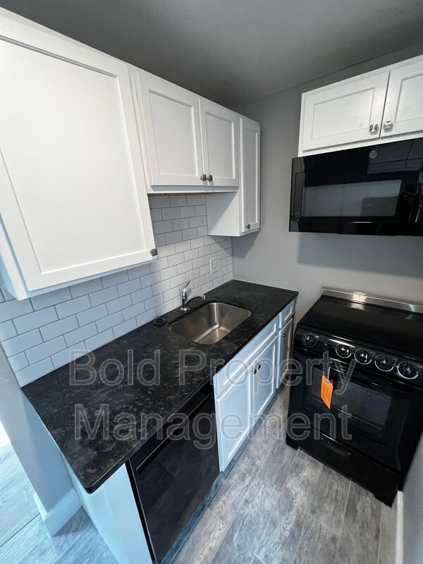 923 Buttonwood St Unit 3, Reading, PA 19604 Condo for Rent in Reading