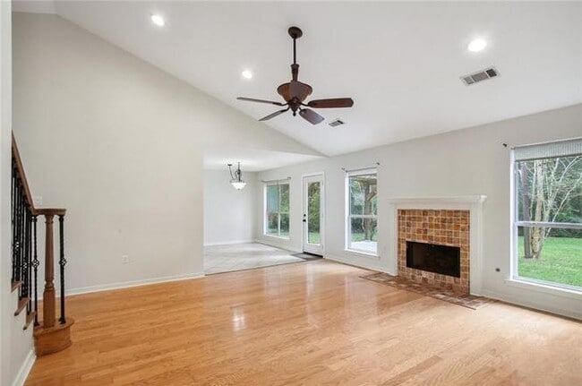 Building Photo - 5153 Clearpoint Dr
