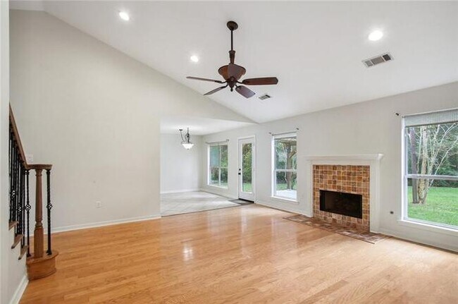 Foto del edificio - 5153 Clearpoint Dr