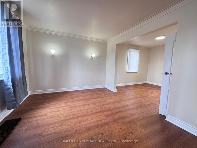 Photo du bâtiment - 121 Bishop Ave