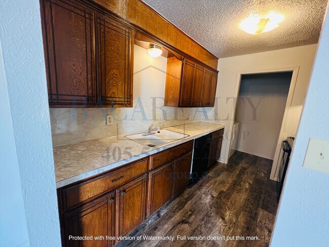 Foto del edificio - 2BR 1.5BA 4-plex