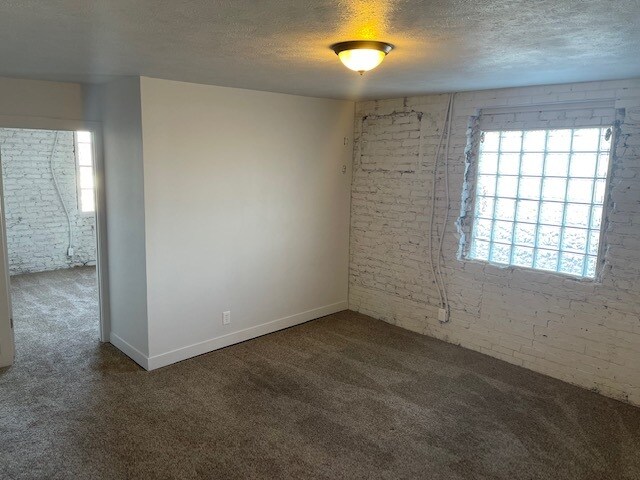 Living Area - 1808 W Broadway St
