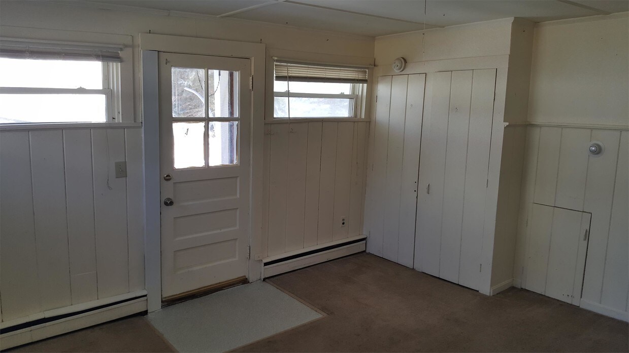 Building Photo - 21 River Rd