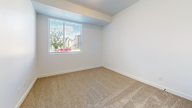 Foto del edificio - 1107 W State St