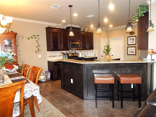 Building Photo - 2201 Cardinales Ln