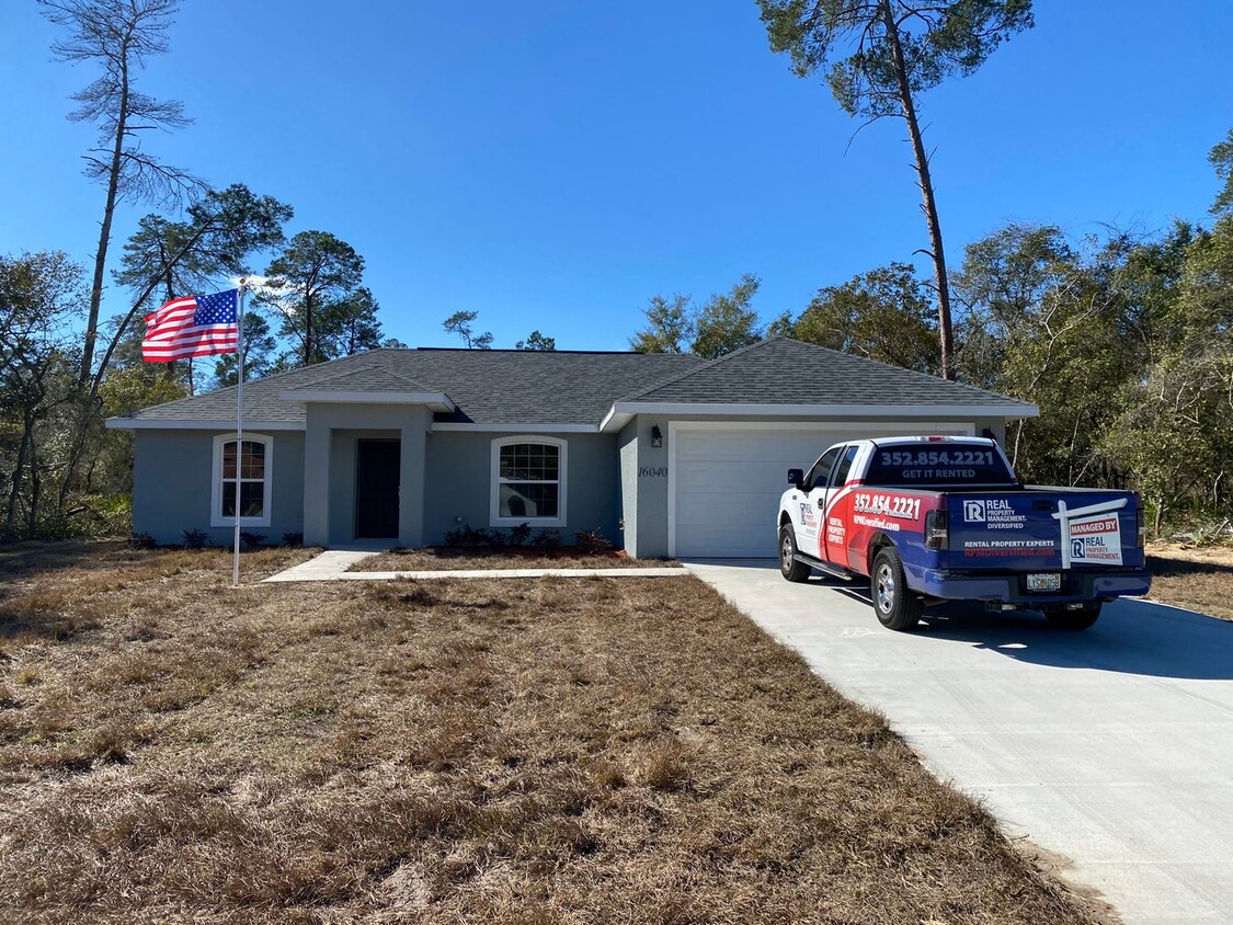 Primary Photo - Custom Home - Desirable SW Ocala Neighborh...