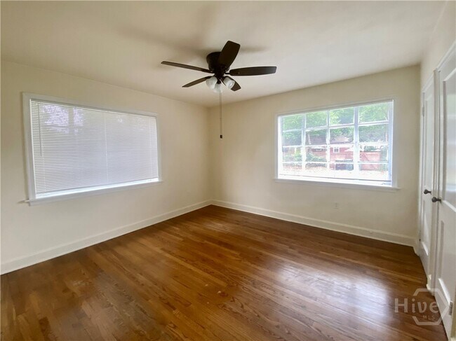 Foto del edificio - 2320 E 39th St