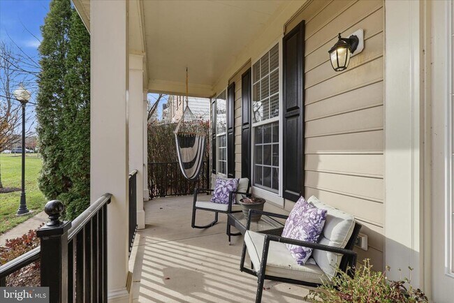 Foto del edificio - 6711 Selbourne Ln