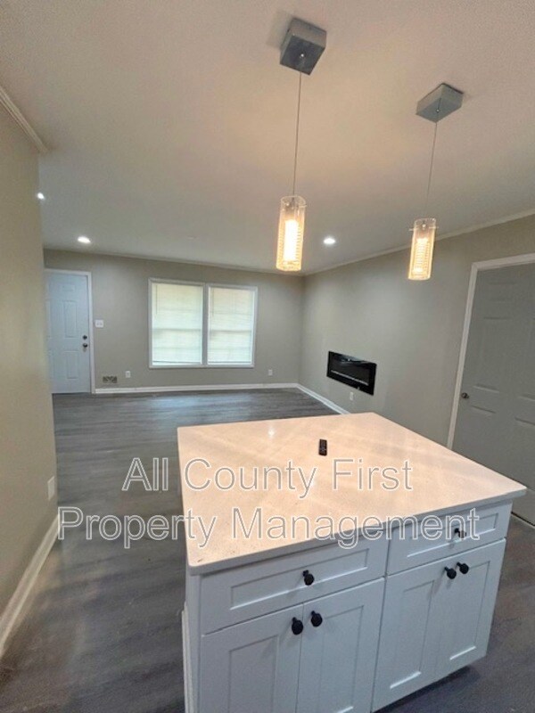 Building Photo - 2386 Cresta Dr