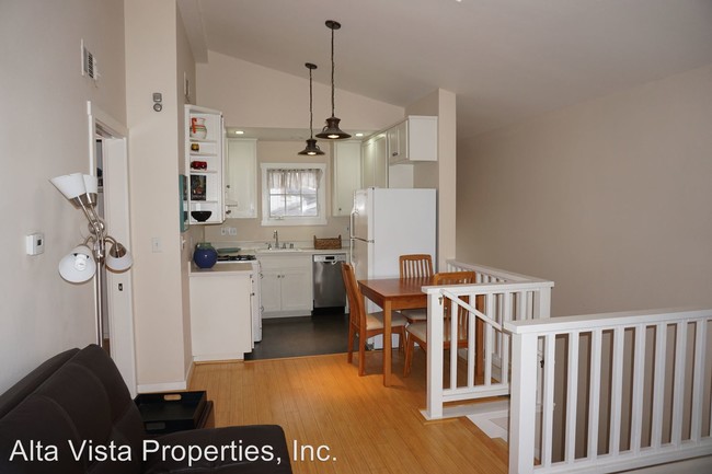 Building Photo - 6523 Vista del Mar Ave