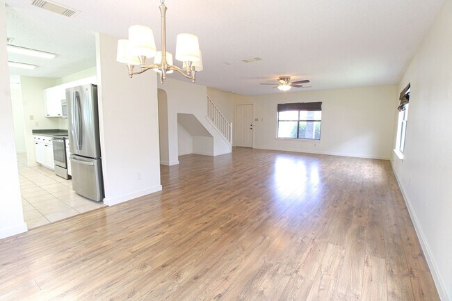 Foto del edificio - 8118 Chestnut Manor Dr