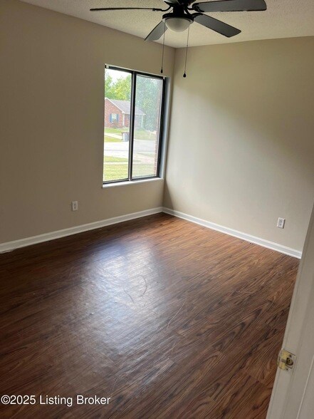 Building Photo - 1709B Cliff Ridge Ct