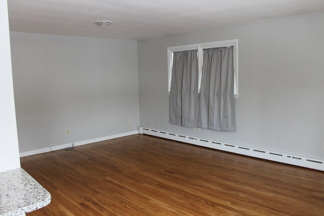 Building Photo - 121 S Main St