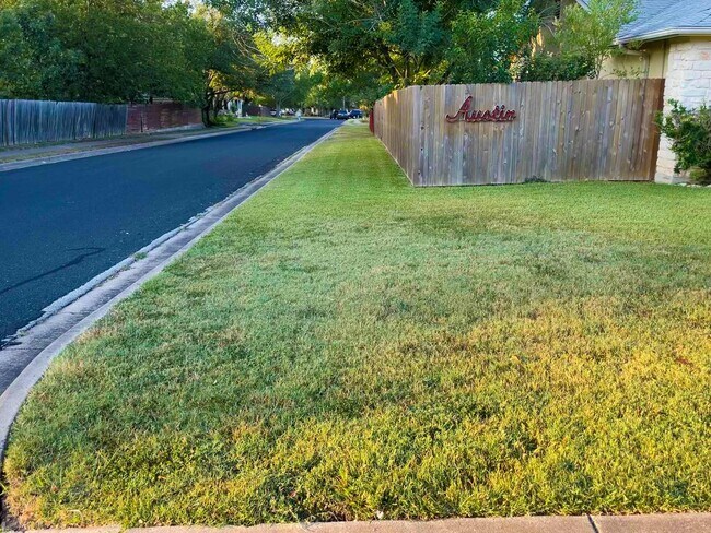 Foto del edificio - 925 Peggotty Pl