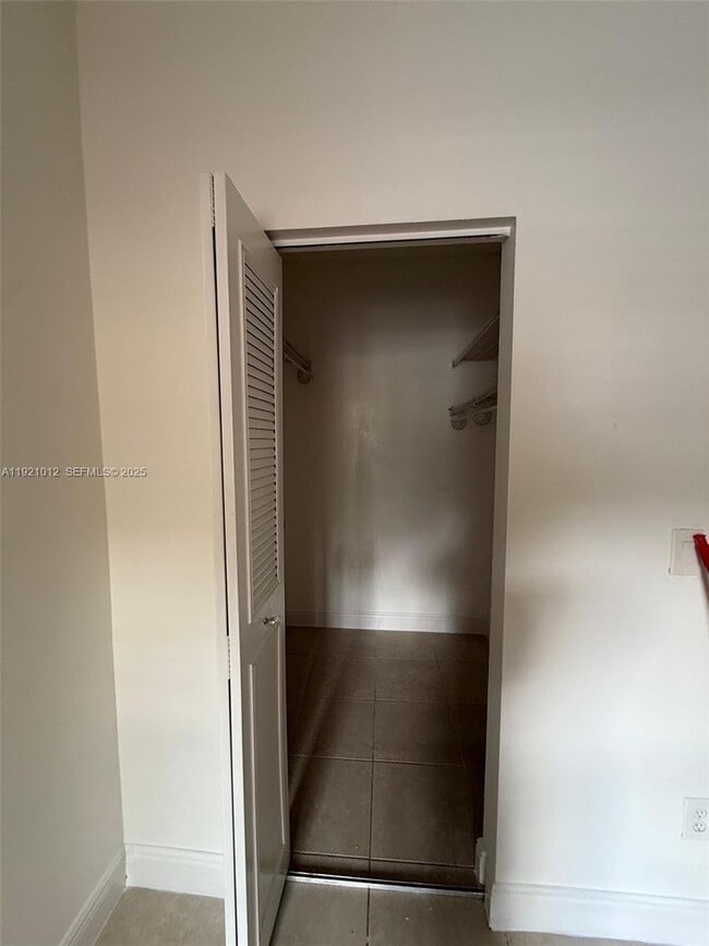 Foto del edificio - 18348 NW 68th Ave