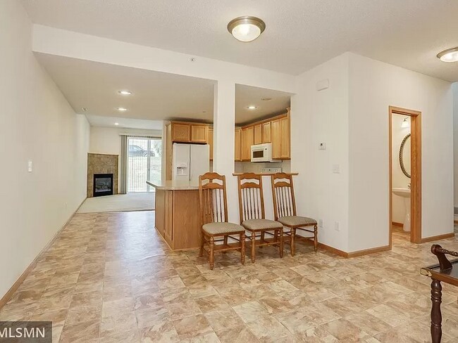 Building Photo - 1345 Echo Lake Ct