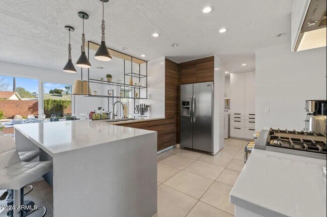 Building Photo - 8450 E Montecito Ave