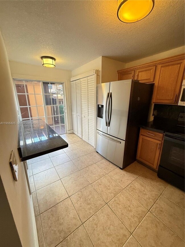 Foto del edificio - 9986 Royal Palm Blvd