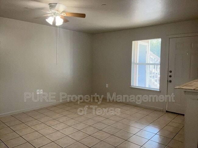Building Photo - 403 Hedgewood Dr