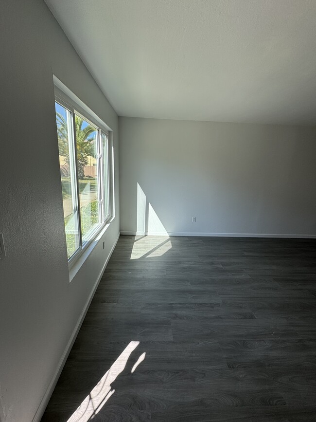 Foto del edificio - 1434 Hilltop Dr
