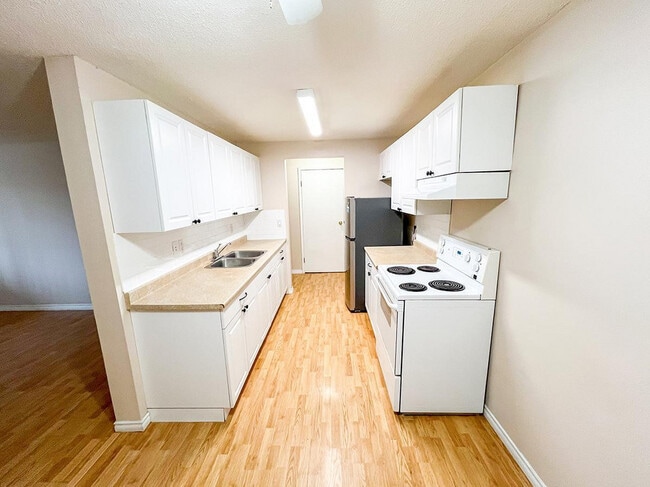 Building Photo - Penticton Mainstreet Apartments