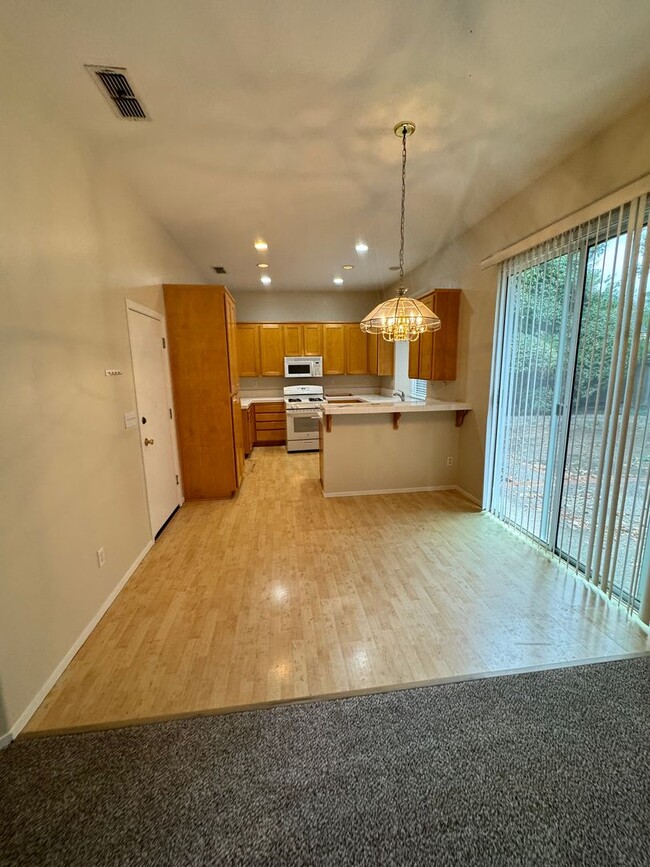 Building Photo - Roseville home with new carpet & paint!