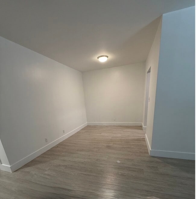Building Photo - 512 Bayshore Dr