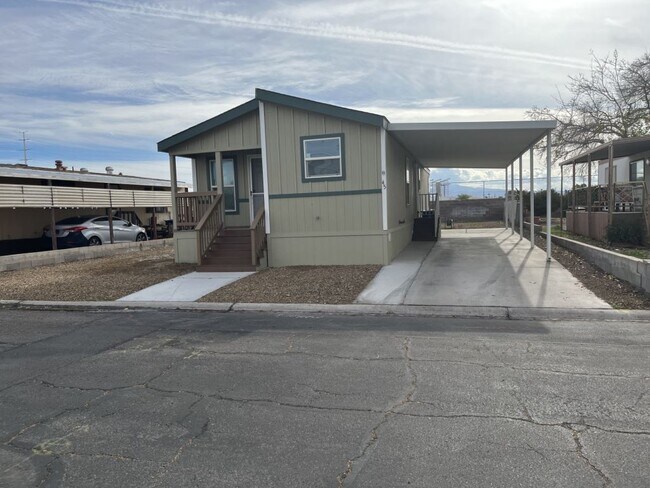 Foto del edificio - 5303 E Twain Ave