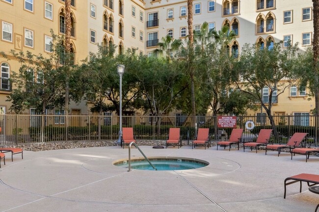 Foto del edificio - Furnished Exquisite 1-Bedroom Luxury Condo Minutes from the LV Strip with Resort-Style Amenities