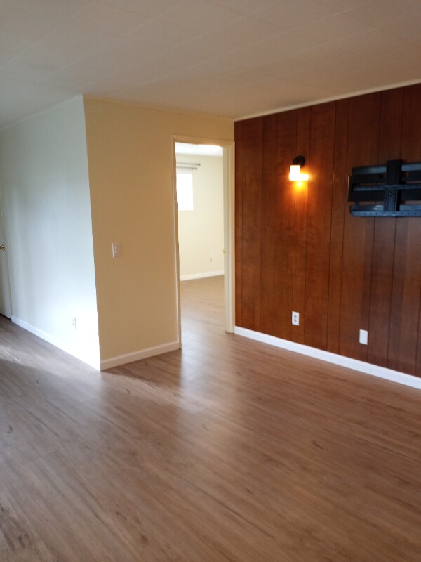 Building Photo - 313 Pecks Dr