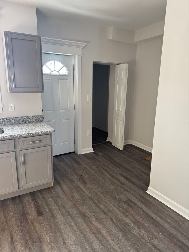 Foto del edificio - Beautifully fully renovated home now available for rent